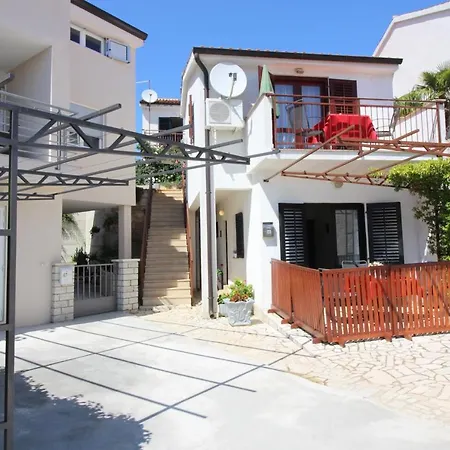 Apartment Radin Near The Porec