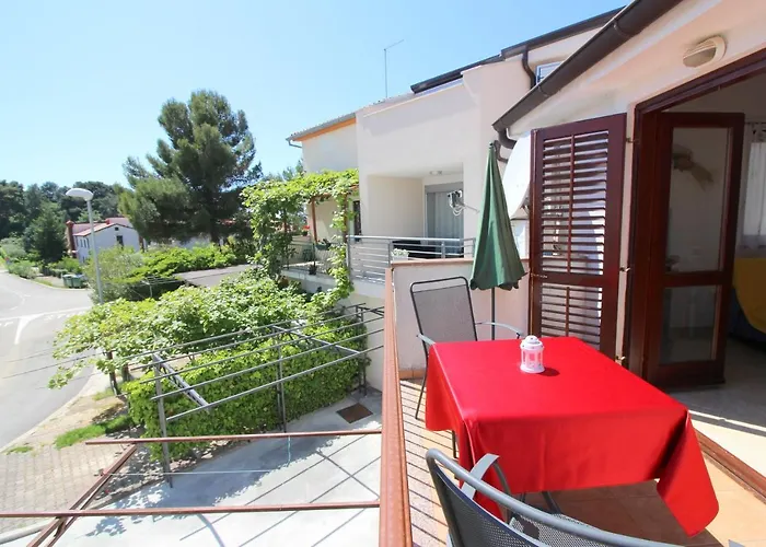 Radin Near The דירה *